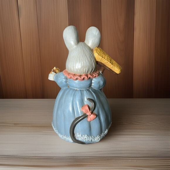 Adorable Vintage Country Mouse By B & R Country Ceramics In USA. Measures 8” - Picture 2 of 3